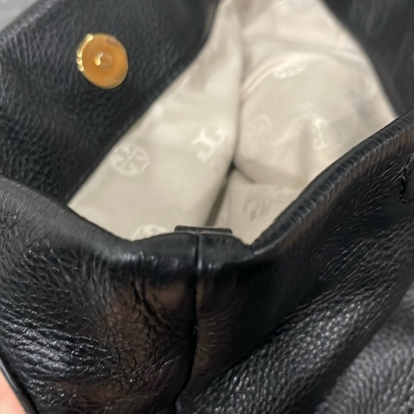 Tory Burch Large ‘Amanda’ fold over crossbody bag. - Picture 6 of 12